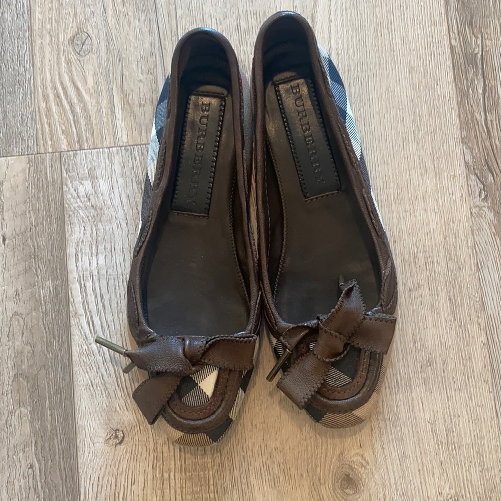 Burberry flat shoe